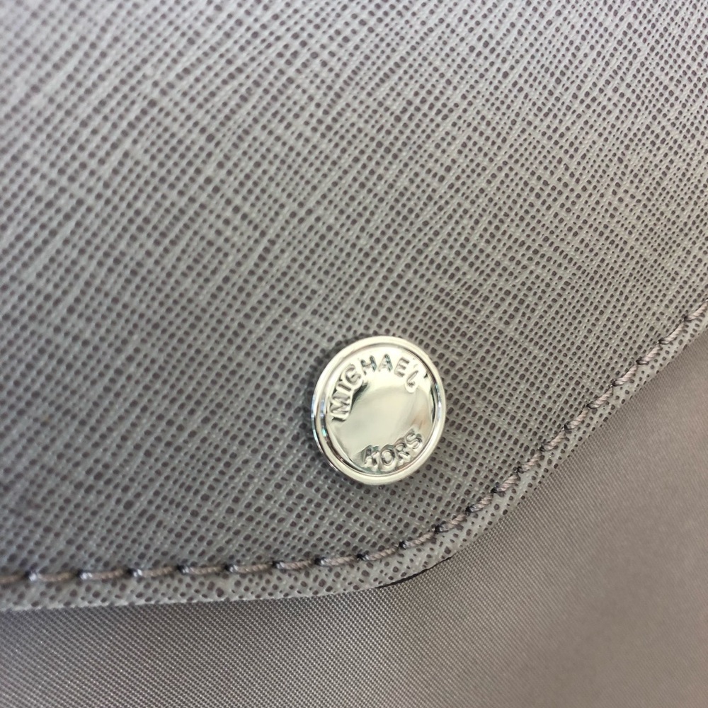 SOLD!!! NWT Michael Kors Jet Set Grey Lg Pocket MF - Picture 2 of 8